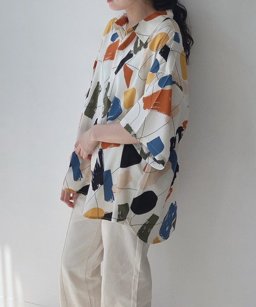 AS KNOW AS plus（アズノゥアズプラス）の「♪着回して半袖ビッグシャツ（シャツ/ブラウス・レディース・ベージュ系/ホワイト系/ブラック系/ホワイト系1/ブルー系/ブルー系1/ホワイト系2/ベージュ系1/サックスブルー系/ピンク系/ブラック系1/ブラック系2/ブラック系3/ブルー系2/グリーン系/イエロー系/ベージュ系2/ブルー系3/ブラック系4/ブルー系4/ホワイト系3/ホワイト系その他/ブルー系その他/ブラウン系/ネイビー系・FREE）」の3枚目の写真
