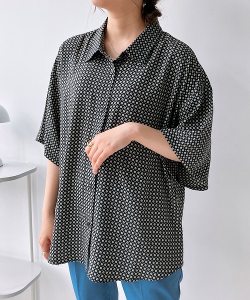 AS KNOW AS plus（アズノゥアズプラス）の「♪着回して半袖ビッグシャツ（シャツ/ブラウス・レディース・ベージュ系/ホワイト系/ブラック系/ホワイト系1/ブルー系/ブルー系1/ホワイト系2/ベージュ系1/サックスブルー系/ピンク系/ブラック系1/ブラック系2/ブラック系3/ブルー系2/グリーン系/イエロー系/ベージュ系2/ブルー系3/ブラック系4/ブルー系4/ホワイト系3/ホワイト系その他/ブルー系その他/ブラウン系/ネイビー系・FREE）」の7枚目の写真