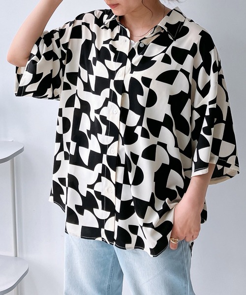 AS KNOW AS plus（アズノゥアズプラス）の「♪着回して半袖ビッグシャツ（シャツ/ブラウス・レディース・ベージュ系/ホワイト系/ブラック系/ホワイト系1/ブルー系/ブルー系1/ホワイト系2/ベージュ系1/サックスブルー系/ピンク系/ブラック系1/ブラック系2/ブラック系3/ブルー系2/グリーン系/イエロー系/ベージュ系2/ブルー系3/ブラック系4/ブルー系4/ホワイト系3/ホワイト系その他/ブルー系その他/ブラウン系/ネイビー系・FREE）」の9枚目の写真