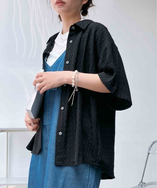 AS KNOW AS plus（アズノゥアズプラス）の「♪着回して半袖ビッグシャツ（シャツ/ブラウス・レディース・ベージュ系/ホワイト系/ブラック系/ホワイト系1/ブルー系/ブルー系1/ホワイト系2/ベージュ系1/サックスブルー系/ピンク系/ブラック系1/ブラック系2/ブラック系3/ブルー系2/グリーン系/イエロー系/ベージュ系2/ブルー系3/ブラック系4/ブルー系4/ホワイト系3/ホワイト系その他/ブルー系その他/ブラウン系/ネイビー系/ブラック系5/ベージュ系3/グリーン系4・FREE）」の11枚目の写真