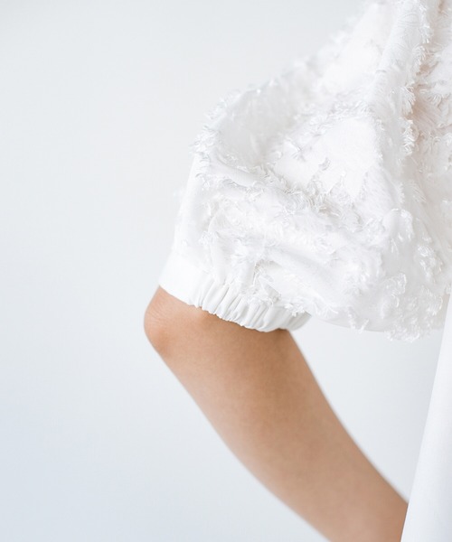 haco!（ハコ）の「光をきれいに反射する白ブラウスで常に美白効果を狙う！ぽわんがかわいい袖異素材ブラウス（シャツ/ブラウス・レディース・オフホワイト・SMALL/MEDIUM/LARGE/X-LARGE）」の3枚目の写真