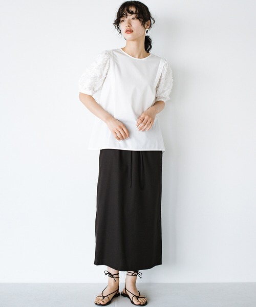 haco!（ハコ）の「光をきれいに反射する白ブラウスで常に美白効果を狙う！ぽわんがかわいい袖異素材ブラウス（シャツ/ブラウス・レディース・オフホワイト・SMALL/MEDIUM/LARGE/X-LARGE）」の11枚目の写真