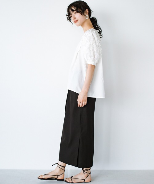 haco!（ハコ）の「光をきれいに反射する白ブラウスで常に美白効果を狙う！ぽわんがかわいい袖異素材ブラウス（シャツ/ブラウス・レディース・オフホワイト・SMALL/MEDIUM/LARGE/X-LARGE）」の19枚目の写真