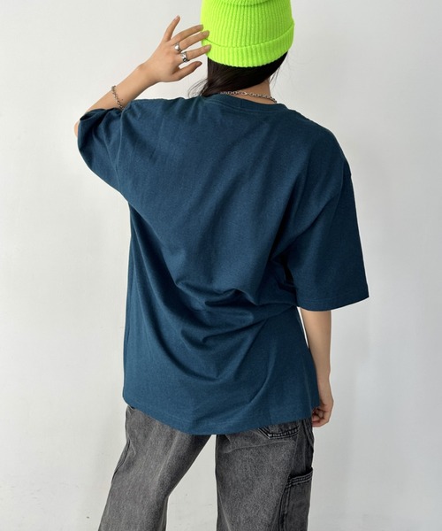 Carhartt（カーハート）の「Carhartt(カーハート)/USA規格 ルーズフィット ヘビーウェイト 6.7Oz ビッグサイズ オーバーサイズ コットン100% /K195/Loose Fit Heavyweight Short-Sleeve Logo Graphic T-Shirt（Tシャツ/カットソー・レディース・グレー/ブルー/ブラック/チャコールグレー・L/M/S/XL）」の7枚目の写真