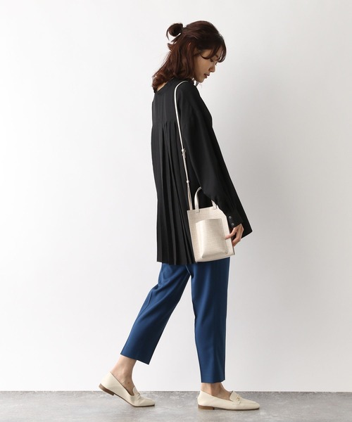GLOBAL WORK(グローバルワーク)の「お手入れらくらくバックプリーツ長袖/966330(シャツ/ブラウス・レディース・ブラック/グレイッシュベージュ/モカ/グリーン系その他4・LARGE/MEDIUM)」の7枚目の写真