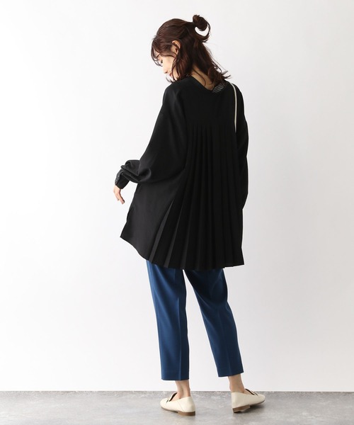 GLOBAL WORK(グローバルワーク)の「お手入れらくらくバックプリーツ長袖/966330(シャツ/ブラウス・レディース・ブラック/グレイッシュベージュ/モカ/グリーン系その他4・LARGE/MEDIUM)」の8枚目の写真
