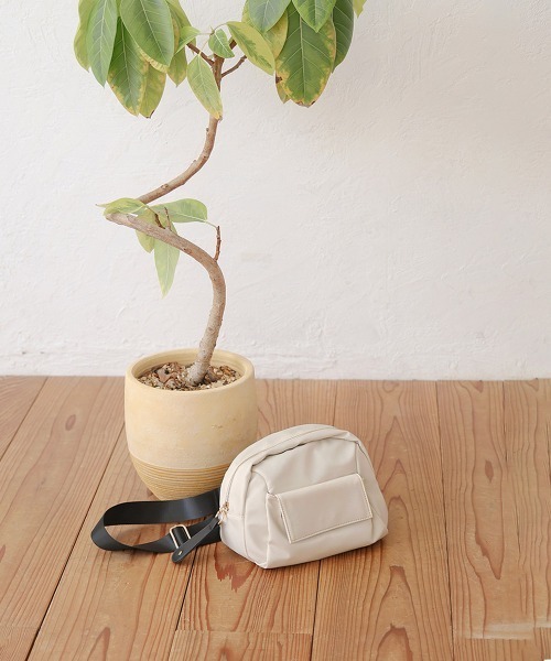 Bou Jeloud（ブージュルード）の「【はあちゅう×Bou Jeloud】ナイロンバッグ Large（ショルダーバッグ・レディース・モカ/ブルーグリーン/アイボリー/ブラック・ONESIZE）」の16枚目の写真