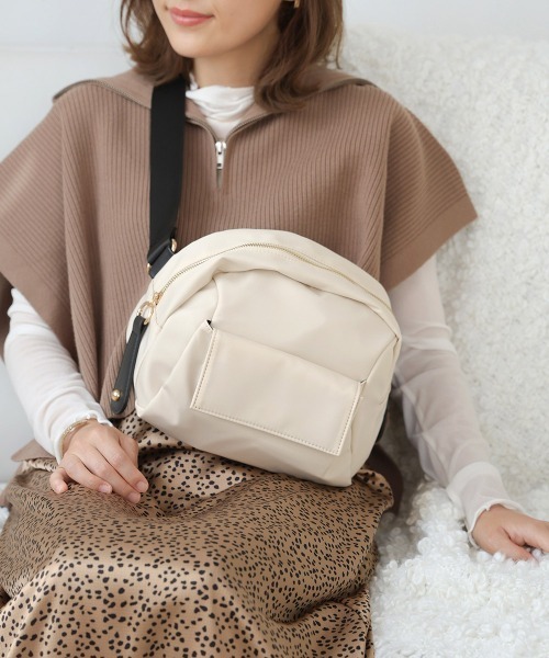 Bou Jeloud（ブージュルード）の「【はあちゅう×Bou Jeloud】ナイロンバッグ Large（ショルダーバッグ・レディース・モカ/ブルーグリーン/アイボリー/ブラック・ONESIZE）」の18枚目の写真