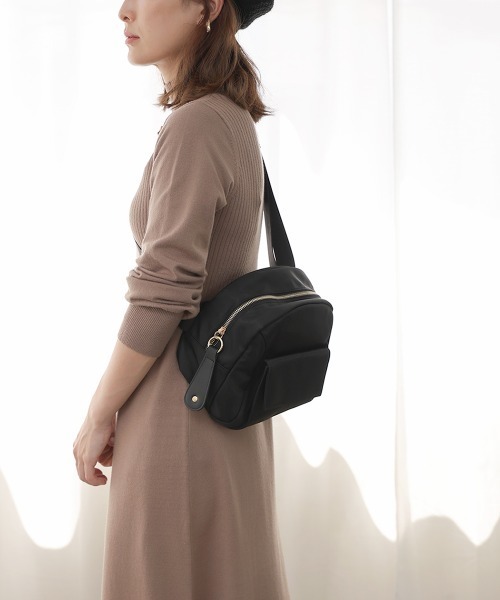 Bou Jeloud（ブージュルード）の「【はあちゅう×Bou Jeloud】ナイロンバッグ Large（ショルダーバッグ・レディース・モカ/ブルーグリーン/アイボリー/ブラック・ONESIZE）」の7枚目の写真