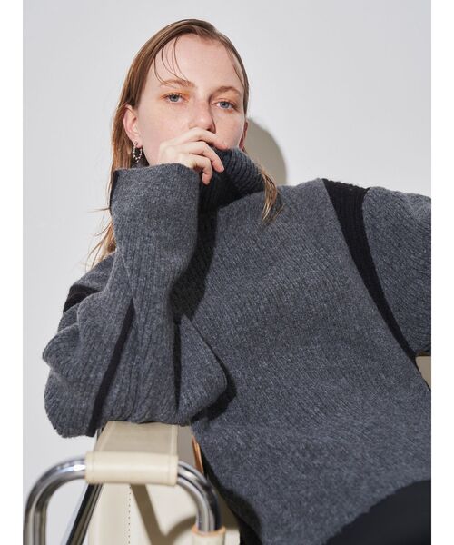 ELENDEEK(エレンディーク)の「バイカラーラインニット(ニット/セーター・レディース・グレー/ブルー/オフホワイト・FREE)」の13枚目の写真