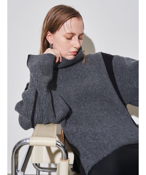 ELENDEEK(エレンディーク)の「バイカラーラインニット(ニット/セーター・レディース・グレー/ブルー/オフホワイト・FREE)」の14枚目の写真