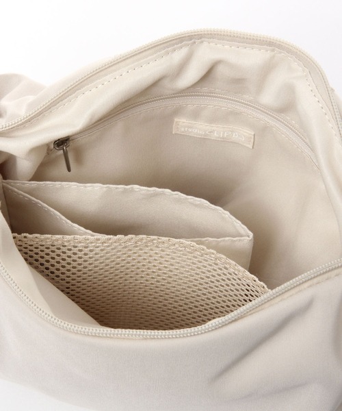 studio CLIP（スタディオクリップ）の「軽いナイロン中綿ショルダーバッグ2（ショルダーバッグ・レディース・アイボリー/ブラウン/ブラック/オリーブ/ブルー・FREE）」の13枚目の写真