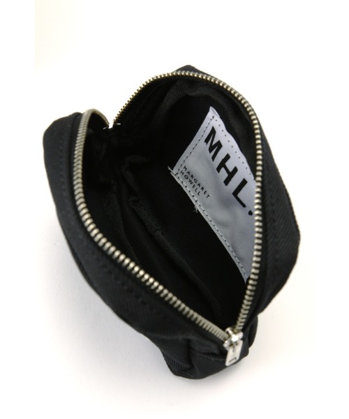 MHL.(エムエイチエル)の「HEAVY COTTON DRILL(ポーチ・レディース・ブラック/ホワイト・FREE)」の7枚目の写真