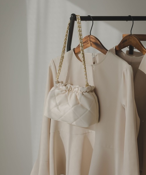 rectangle(レクタングル)の「キルティングチェーンバッグ(ショルダーバッグ・レディース・アイボリー/ブラック・FREE)」の5枚目の写真