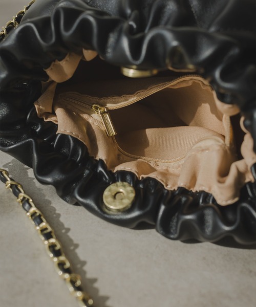 rectangle(レクタングル)の「キルティングチェーンバッグ(ショルダーバッグ・レディース・アイボリー/ブラック・FREE)」の15枚目の写真