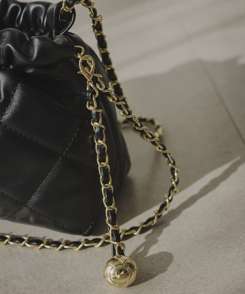 rectangle(レクタングル)の「キルティングチェーンバッグ(ショルダーバッグ・レディース・アイボリー/ブラック・FREE)」の7枚目の写真