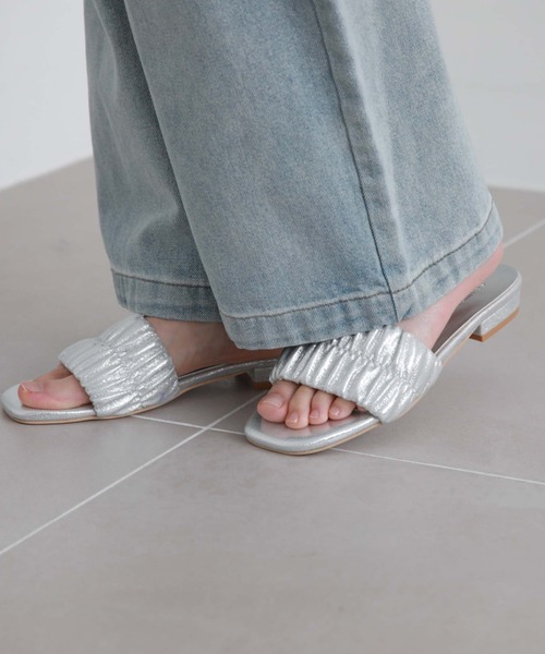 archives(アルシーヴ)の「フラットサンダル(サンダル・レディース・シルバーグレー/ゴールド・MEDIUM/LARGE)」の1枚目の写真