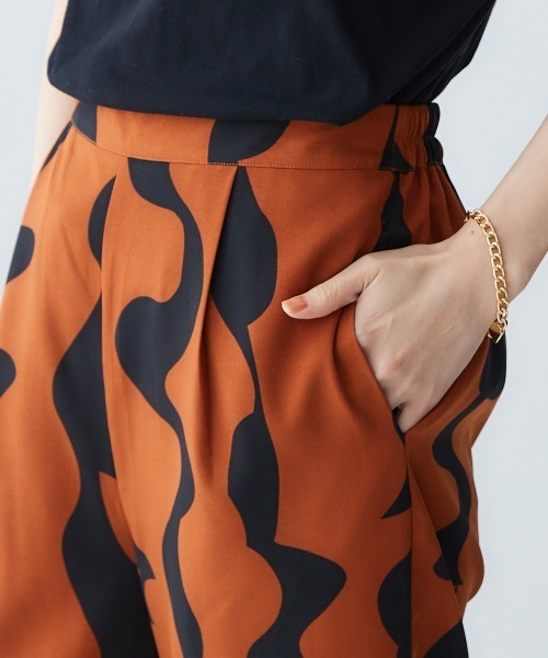 nissen（ニッセン）の「総柄タックストレートパンツ（その他パンツ・レディース・ネイビー系/ベージュ系/ブラウン系・L/M/S/LL）」の16枚目の写真