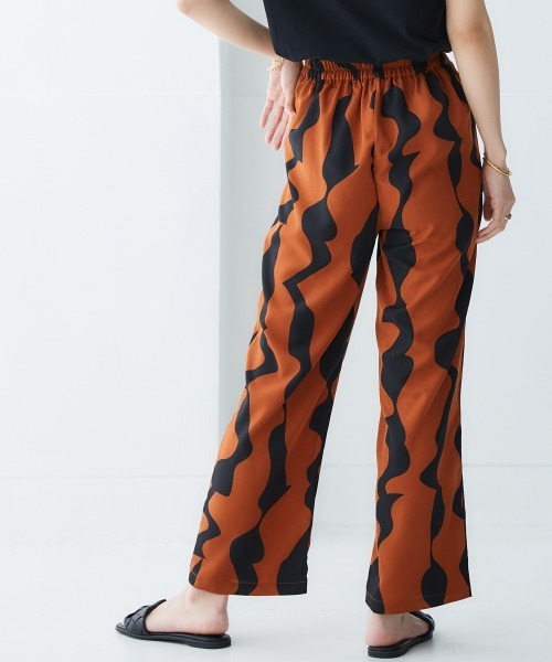 nissen（ニッセン）の「総柄タックストレートパンツ（その他パンツ・レディース・ネイビー系/ベージュ系/ブラウン系・L/M/S/LL）」の7枚目の写真