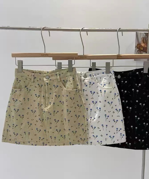 DIAVEL(ディアベル)の「フラワー柄スカート(スカート・レディース・ブラック/ホワイト/ベージュ・S/M/L)」の9枚目の写真