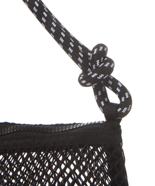 OUTDOOR PRODUCTS(アウトドアプロダクツ)の「【HEREIAM/OUTDOOR】メッシュミニショルダー(ショルダーバッグ・レディース・ブラック/レッド/ホワイト・FREE)」の12枚目の写真