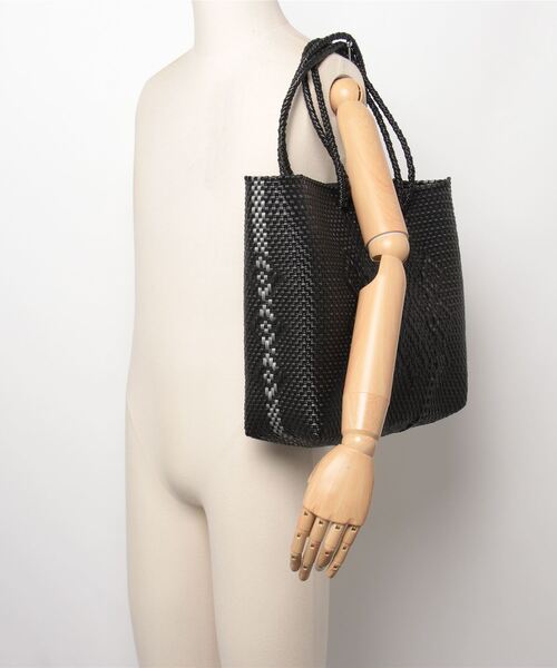 Moon Bird（ムーンバード）の「【Moon Bird/ムーンバード】手編みのメルカドバッグ・マチラインL・ブラック（かごバッグ・レディース・ブラック系その他2・FREE）」の5枚目の写真