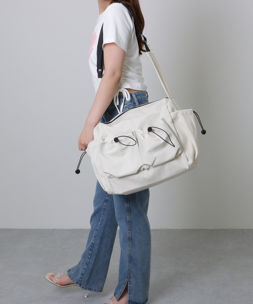 Lace Ladies（レースレディース）の「ソリッドカラー ドローコード付き 多ポケット ショルダーバッグ（ショルダーバッグ・レディース・グレー/ブラック/ホワイト・FREE）」の11枚目の写真