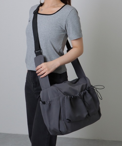 Lace Ladies（レースレディース）の「ソリッドカラー ドローコード付き 多ポケット ショルダーバッグ（ショルダーバッグ・レディース・グレー/ブラック/ホワイト・FREE）」の19枚目の写真