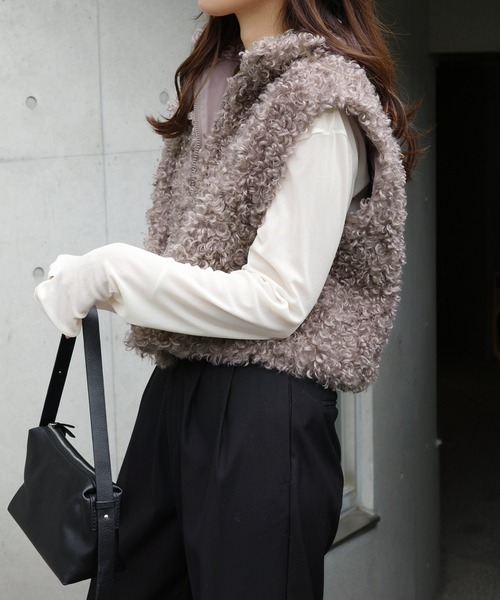 andme(アンドミー)の「ショート丈シープファーベスト(ベスト・レディース・ブラック/アイボリー/ベージュ/モカ・M)」の16枚目の写真