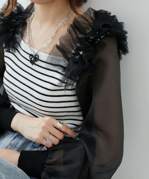 MAJESTIC LEGON（マジェスティックレゴン）の「肩フリルシアースリーブニット（ニット/セーター・レディース・ブラック/アイボリー/モカ/ブラック系その他・MEDIUM）」の15枚目の写真