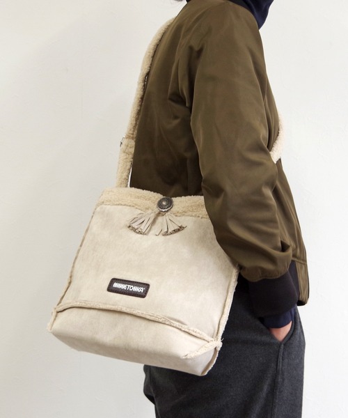 Minnetonka（ミネトンカ）の「MINNETONKA（ミネトンカ） / ボアショルダーバッグ SHOULDER BAG（ショルダーバッグ・レディース・アイボリー/ブラック/ブラウン・FREE）」の2枚目の写真