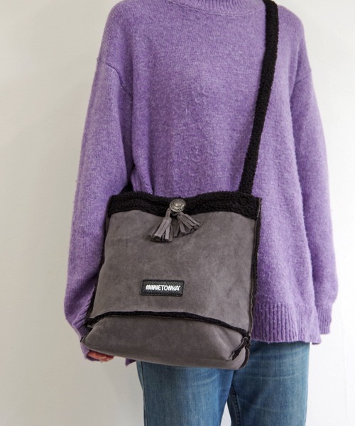 Minnetonka（ミネトンカ）の「MINNETONKA（ミネトンカ） / ボアショルダーバッグ SHOULDER BAG（ショルダーバッグ・レディース・アイボリー/ブラック/ブラウン・FREE）」の18枚目の写真