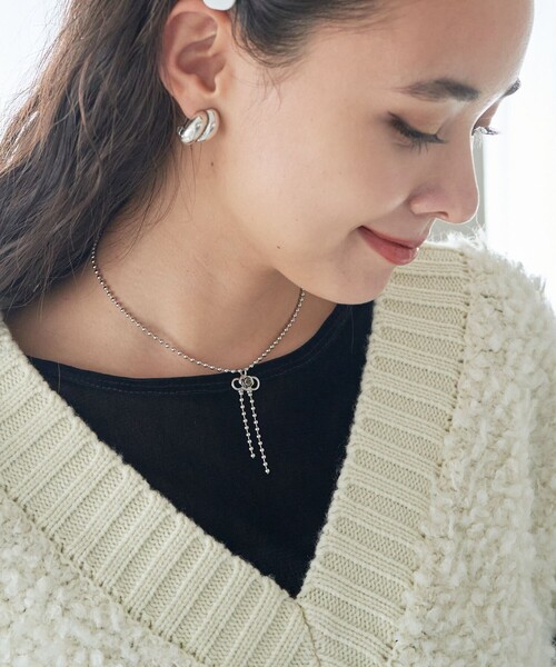 FREAK'S STORE(フリークスストア)の「ローズリボン ボールチェーンネックレス(ネックレス・レディース・シルバー・ONE SIZE)」の3枚目の写真