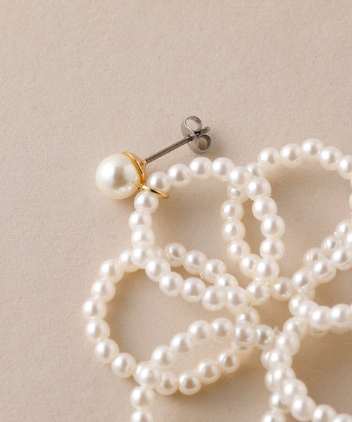 CALIN　STANDARD（カリンスタンダード）の「◆◆金属アレルギー対応◆◆〈ecru〉　パールフラワーモチーフピアス（ピアス（両耳用）・レディース・ゴールド・FREE）」の7枚目の写真