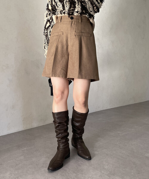 Thevon(ゼボン)の「フロントタックショートパンツ(スラックス・レディース・チャコールグレー/ブラック/ベージュ・M)」の1枚目の写真
