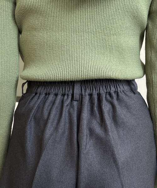 Thevon(ゼボン)の「フロントタックショートパンツ(スラックス・レディース・チャコールグレー/ブラック/ベージュ・M)」の21枚目の写真
