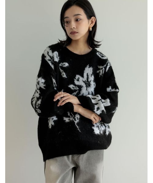 Re:EDIT（リエディ）の「[2024-25 WINTER COLLECTION]フラワー柄ジャガードクルーネックニットトップス（ニット/セーター・レディース・ブラック/グレー/ブラウン/ベージュ・MEDIUM/LARGE）」の6枚目の写真