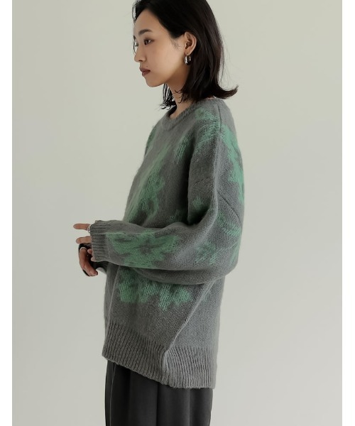 Re:EDIT（リエディ）の「[2024-25 WINTER COLLECTION]フラワー柄ジャガードクルーネックニットトップス（ニット/セーター・レディース・ブラック/グレー/ブラウン/ベージュ・MEDIUM/LARGE）」の14枚目の写真