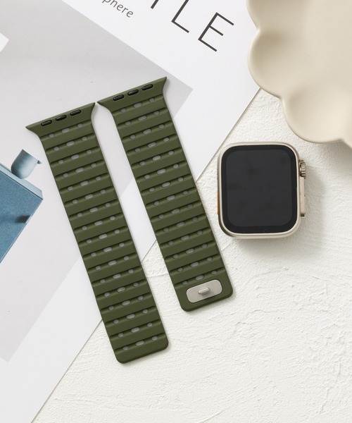 emonique（エモニーク）の「スマートウォッチバンド Apple Watch バンド シリコン製【38/40/41/42/44/45/49mm対応】（デジタル腕時計・メンズ・ブラック×レッド/ブラック/ホワイト/グリーン/ネイビー・42）」の4枚目の写真
