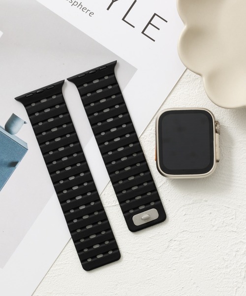 emonique（エモニーク）の「スマートウォッチバンド Apple Watch バンド シリコン製【38/40/41/42/44/45/49mm対応】（デジタル腕時計・メンズ・ブラック×レッド/ブラック/ホワイト/グリーン/ネイビー・42）」の2枚目の写真