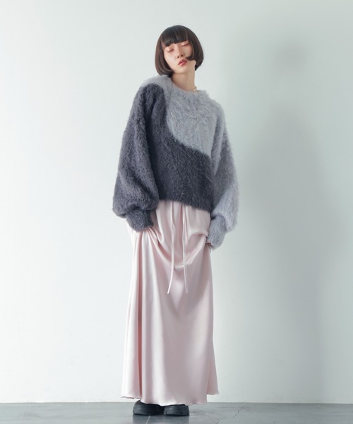 PURE BRIGHT(ピュアブライト)の「ニュアンス柄シャギーニット(ニット/セーター・レディース・ブルー/ブラック・FREE)」の3枚目の写真