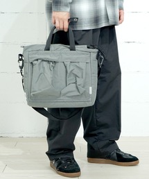 MT. RAINIER DESIGN（マウントレイニアデザイン）の「MT.RAINIER DESIGN MINI HELMET TOTE（トートバッグ）」