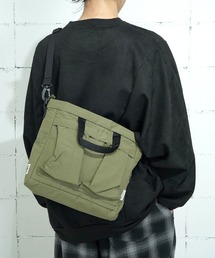 MT. RAINIER DESIGN（マウントレイニアデザイン）の「MT.RAINIER DESIGN MINI HELMET TOTE（トートバッグ）」