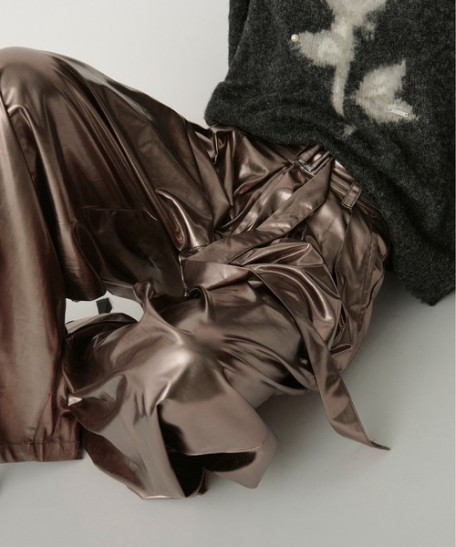 Ezick(エジック)の「More tack メタリックワイドパンツ(その他パンツ・レディース・ブラック/ブロンズ・SMALL/MEDIUM)」の3枚目の写真