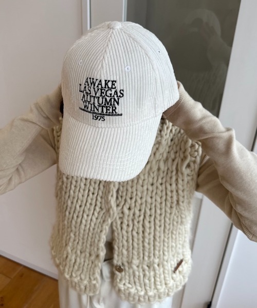 lawgy(ラウジー)の「corduroy embroidery cap / コーデュロイエンブロイダリーキャップ(キャップ・レディース・ブラック/ブラウン/グレー/アイボリー・FREE)」の1枚目の写真