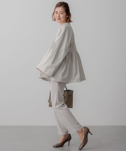23区(ニジュウサンク)の「【VERYコラボ/撥水加工】グロッシーツイル アウター(ノーカラーコート・レディース・ブラック系/ベージュ系・38)」の5枚目の写真