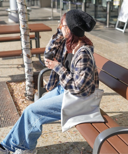 Ungrid(アングリッド)の「【Ungrid/アングリッド】 WEB限定 A4サイズ対応 薄マチ ラム調 ロゴ刺繍 フラットトートバッグ(トートバッグ・レディース・オレンジ/ブラック/アイボリー/ブルー/シルバー・FREE)」の20枚目の写真