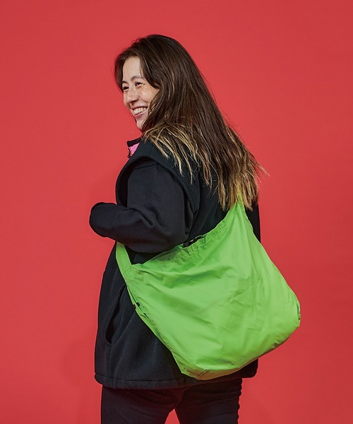 BURLAP OUTFITTER（バーラップアウトフィッター）の「PACKABLE CARRY 210 / パッカブルキャリー 210（ショルダーバッグ・メンズ・ブラック/パープル/ライム/ベージュ系その他・ONE SIZE）」の3枚目の写真