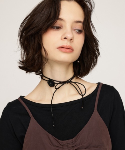 SLY（スライ）の「FLOWER MOTIF CHOKER フラワー モチーフ チョーカー（チョーカー・レディース・アイボリー/ブラック・FREE）」の6枚目の写真