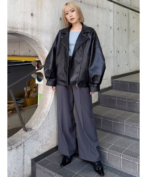 MURUA(ムルーア)の「フェイクレザーベルトハイウエストパンツ(その他パンツ・レディース・ブラック/グレー/ブルー・1/2)」の7枚目の写真